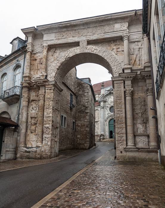 La Boucle: Rue de la Convention mit Porte Noire Besançon