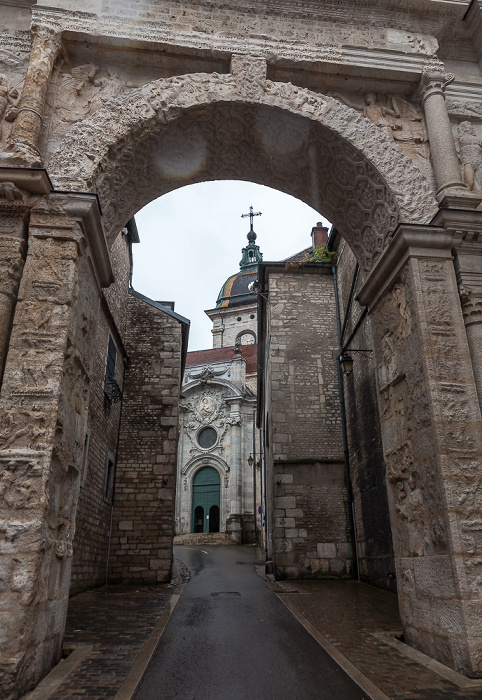 La Boucle: Rue de la Convention mit Porte Noire und Cathédrale Saint-Jean de Besançon Besançon