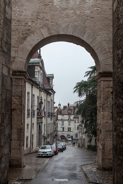 La Boucle: Rue de la Convention mit Porte Noire Besançon