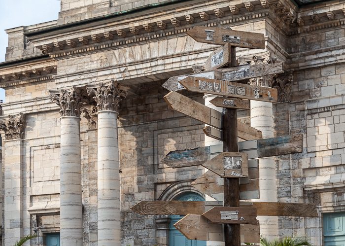 Besançon La Boucle: Place du Huit-Septembre mit der Église Saint-Pierre