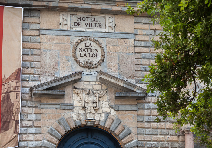 La Boucle: Place du Huit-Septembre mit dem Hôtel de Ville Besançon