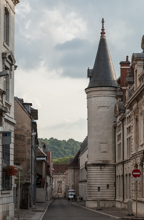 Besançon La Boucle: Palais de Rue du Palais de Justice mit dem Palais de Justice Fontaine des Clarisses