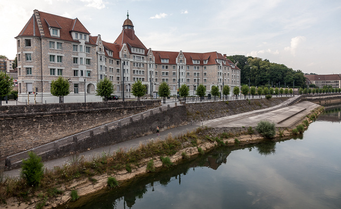 Besançon Blick von der Pont de Canot: Doubs und Quai Veïl Picard mit den Résidences Canot