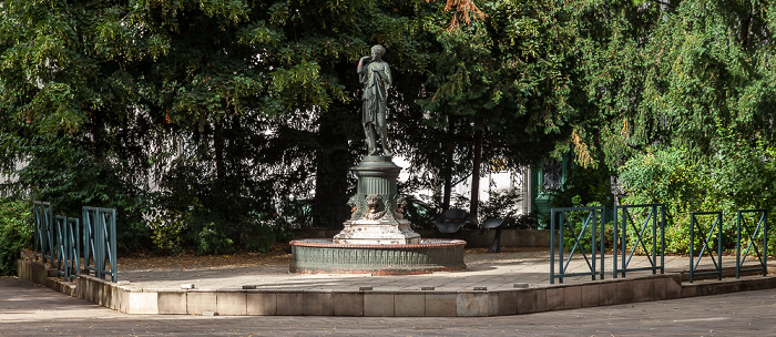 La Boucle: Square Saint-Amour mit dem Fontaine de Diane Besançon