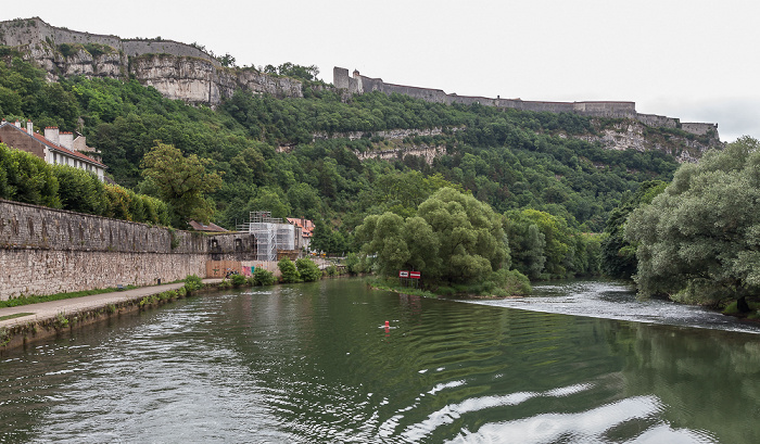 Besançon Doubs mit den Îles des Grands Bouez Citadelle de Besançon