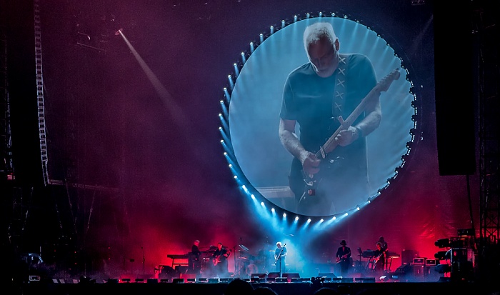 Saline Royale d'Arc-et-Senans (Königliche Saline): David Gilmour Arc-et-Senans David Gilmour - electric guitars, acoustic guitars, classical guitar, console steel guitar, lead vocals, cymbals, whistling