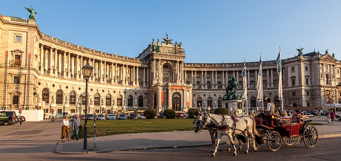 Wien Innere Stadt: Hofburg - Heldenplatz mit Prinz-Eugen-Reiterdenkmal, Neue Burg