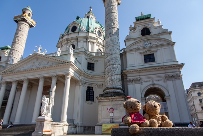 Wien Wieden (IV. Bezirk): Karlsplatz, Karlskirche - Teddine und Teddy