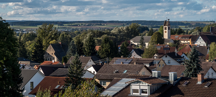 Blick vom Kopen: Entenburg (links) und Kirche St. Johannes der Täufer Pfohren