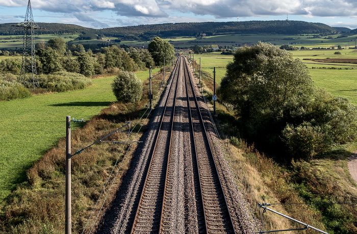 Blick von der Donaubrücke Bundesstraße B 31/33: Eisenbahnstrecke Donaueschingen - Immendingen Pfohren