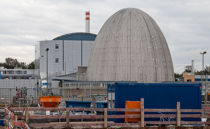 Garching bei München Garching Forschungszentrum: Forschungs-Neutronenquelle Heinz Maier-Leibnitz FRM I (Atomei) und FRM II (im Hintergrund)