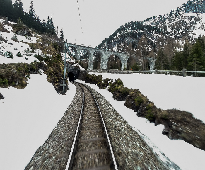 Graubünden Albulabahn: Toua-Tunnel (Kreiskehrtunnel), Albulaviadukt III Kantonsstrasse 749