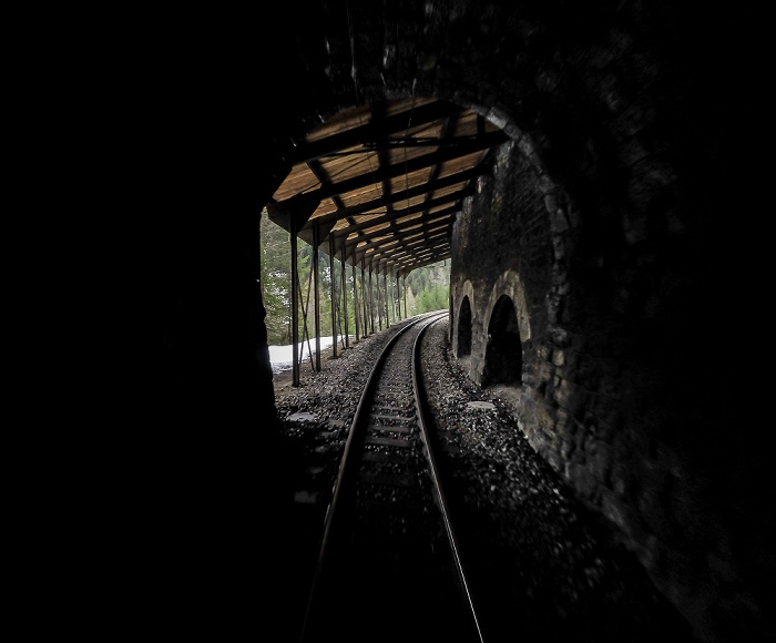 Albulabahn: Rugnux-Galerie, Rugnux-Tunnel (Kreiskehrtunnel) Graubünden