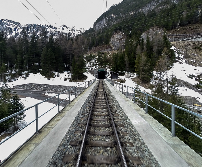 Graubünden Albulabahn: Albulaviadukt I, Rugnux-Tunnel (Kreiskehrtunnel) Kantonsstrasse 749