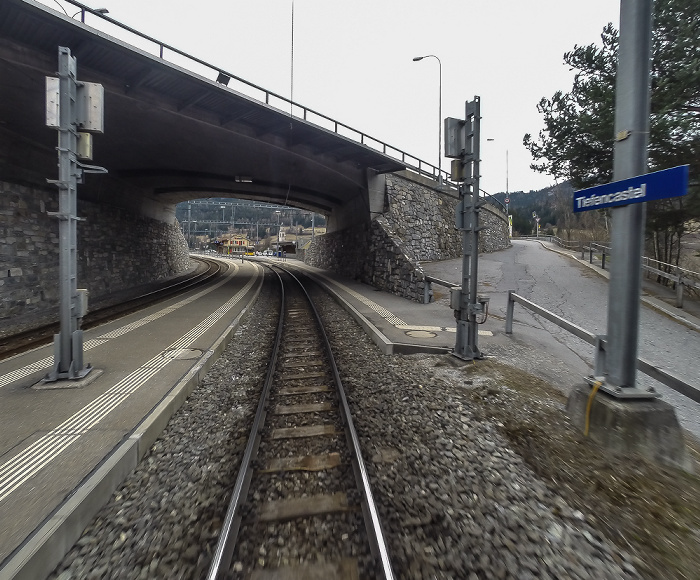 Albulabahn: Bahnhof Tiefencastel, Brücke Kantonsstrasse 417 Tiefencastel