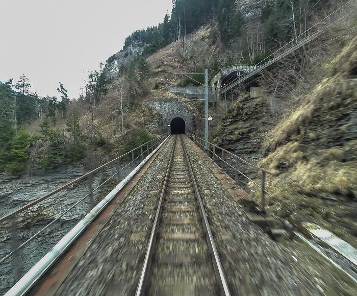 Graubünden Albulabahn: Muttnertobel-Viadukt, Solis-Tunnel
