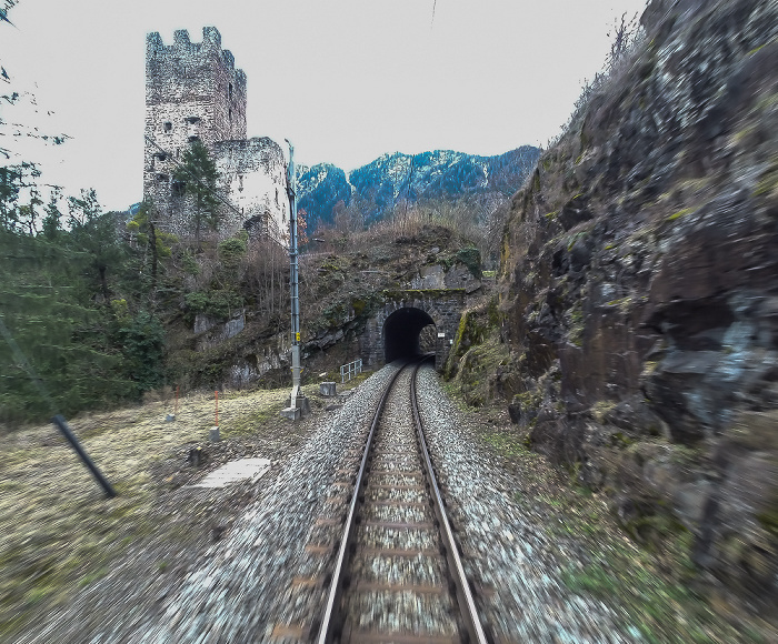 Albulabahn: Campell-Tunnel, Burgruine Campell Graubünden