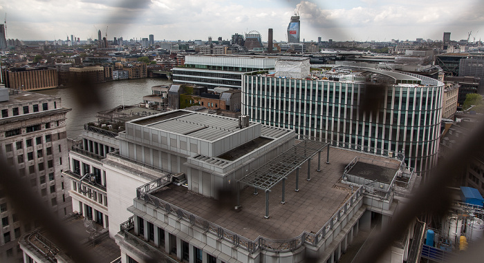 Blick von der Aussichtsplattform des Monument: City of London