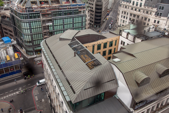 Blick von der Aussichtsplattform des Monument: City of London mit Equitable House London 2017