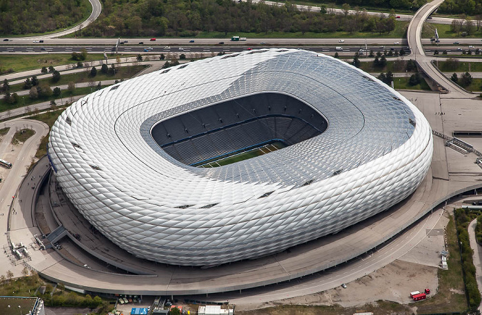 Luftbild aus Zeppelin: Allianz Arena München