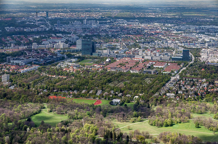 Luftbild aus Zeppelin: Schwabing-Freimann (unten), Schwabing-West, Milbertshofen-Am Hart (oben) München