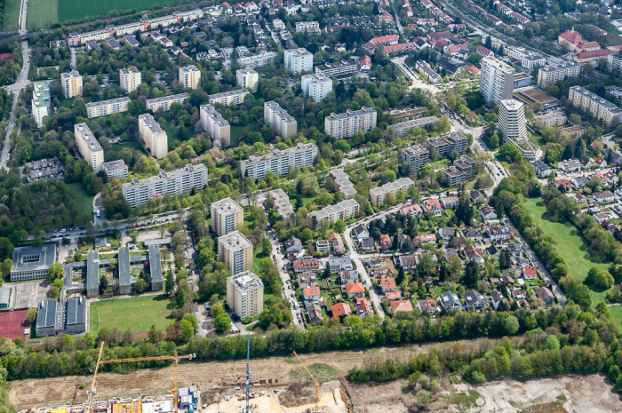 München Luftbild aus Zeppelin: Bogenhausen - Englschalking Grund- und Mittelschule an der Knappertsbuschstraße