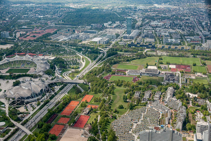 Luftbild aus Zeppelin: Milbertshofen-Am Hart mit ZHS-Tennisanlage, Olympisches Dorf und Zentraler Hochschulsportanlage München