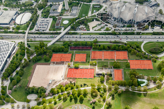 Luftbild aus Zeppelin: Milbertshofen-Am Hart mit der ZHS-Tennisanlage München