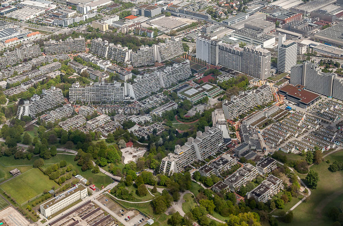 Luftbild aus Zeppelin: Milbertshofen-Am Hart mit Olympisches Dorf München