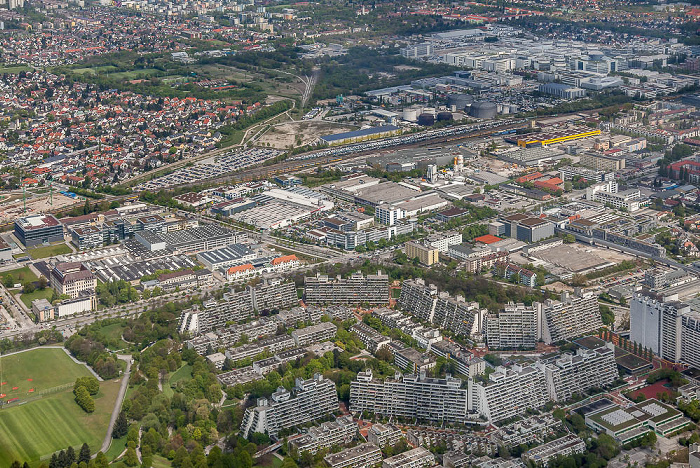 Luftbild aus Zeppelin: Milbertshofen-Am Hart mit Olympisches Dorf und BMW-Werkshallen München