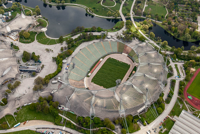 Luftbild aus Zeppelin: Milbertshofen-Am Hart mit Olympiastadion, Olympiasee und Coubertinplatz München