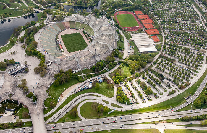 Luftbild aus Zeppelin: Milbertshofen-Am Hart mit Coubertinplatz, Olympiastadion, Olympiasee und Parkharfe Olympiapark München
