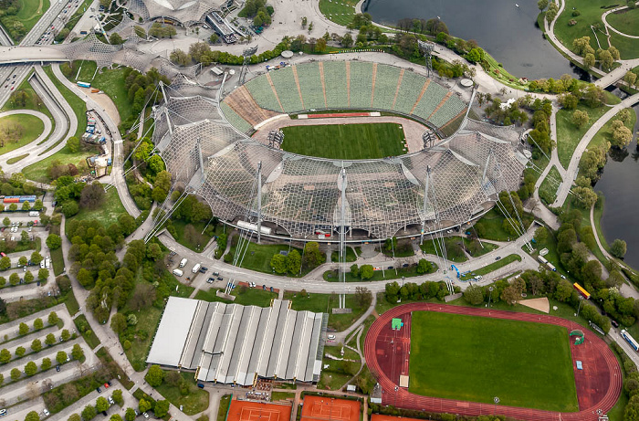 Luftbild aus Zeppelin: Milbertshofen-Am Hart mit Olympiastadion und Olympiasee München