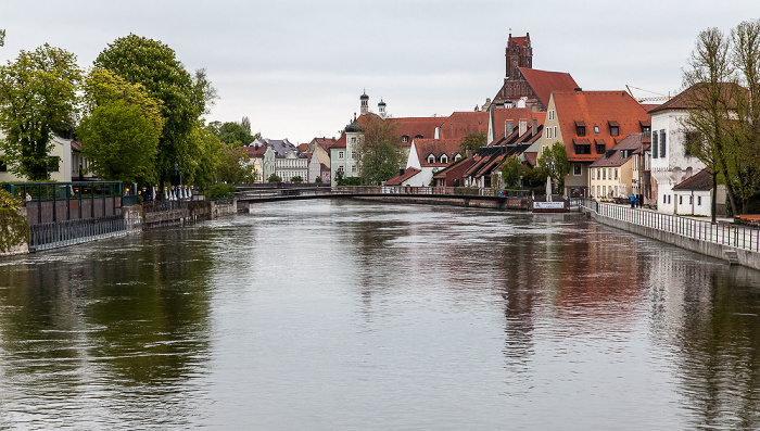 Landshut Blick von der Luitpoldbrücke: Isar mit dem Ländsteg Altstadt Hammerinsel Heilig-Geist-Kirche Isarpromenade