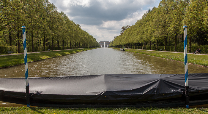 Oberschleißheim Schlossanlage Schleißheim: Schlosspark Schleißheim - Mittelkanal Neues Schloss Schleißheim