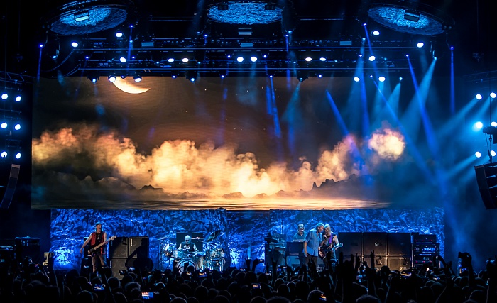 Olympiahalle: Deep Purple (+ Monster Truck) München Smoke on the waterA fire in the skySmoke on the water