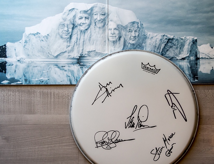 Olympiahalle: Deep Purple (+ Monster Truck) München Drumskin mit den Autogrammen von Don Airey, Ian Paice, Ian Gillan, Roger Glover und Steve Morse