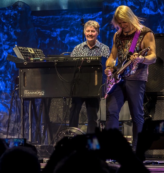 AccorHotels Arena (Palais Omnisports de Paris-Bercy): Deep Purple (+ Monster Truck) Paris Don Airey, Steve Morse
