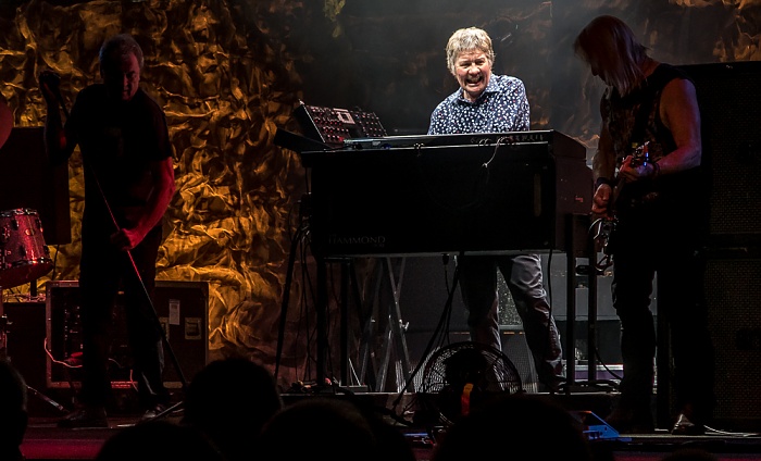 AccorHotels Arena (Palais Omnisports de Paris-Bercy): Deep Purple (+ Monster Truck) Paris