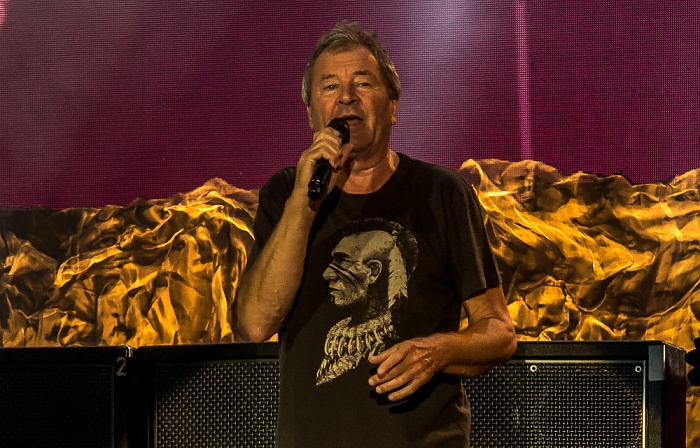 AccorHotels Arena (Palais Omnisports de Paris-Bercy): Deep Purple (+ Monster Truck) Paris Ian Gillan