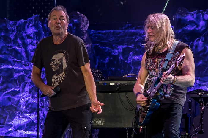 AccorHotels Arena (Palais Omnisports de Paris-Bercy): Deep Purple (+ Monster Truck) Paris Ian Gillan, Steve Morse
