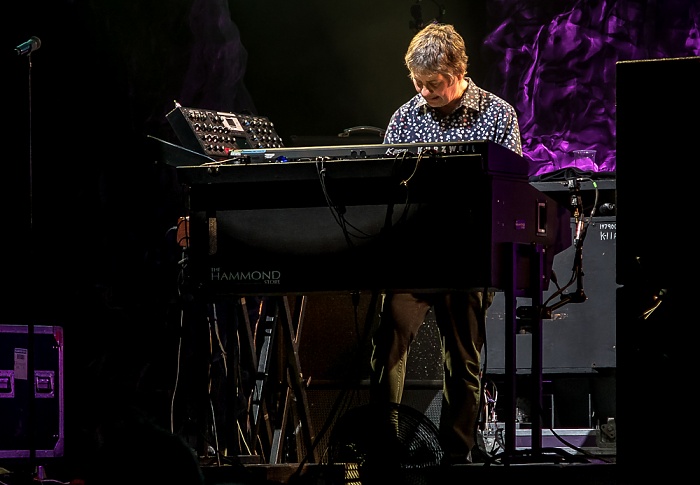 AccorHotels Arena (Palais Omnisports de Paris-Bercy): Deep Purple (+ Monster Truck) Paris Don Airey