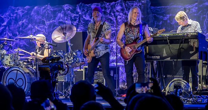 AccorHotels Arena (Palais Omnisports de Paris-Bercy): Deep Purple (+ Monster Truck) Paris