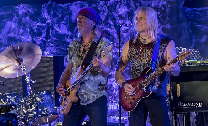 AccorHotels Arena (Palais Omnisports de Paris-Bercy): Deep Purple (+ Monster Truck) Paris Roger Glover, Steve Morse