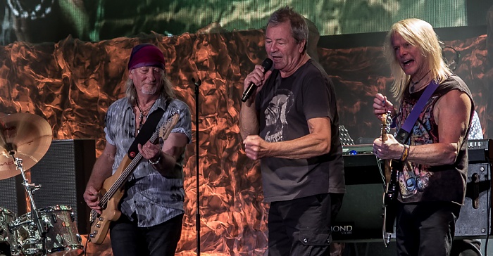 AccorHotels Arena (Palais Omnisports de Paris-Bercy): Deep Purple (+ Monster Truck) Paris