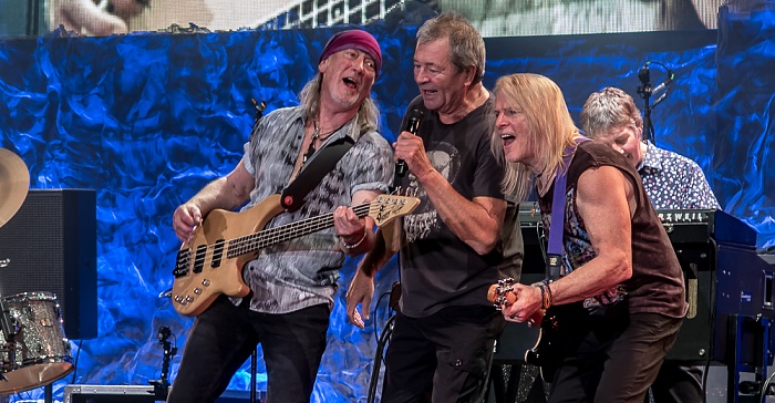 AccorHotels Arena (Palais Omnisports de Paris-Bercy): Deep Purple (+ Monster Truck) Paris