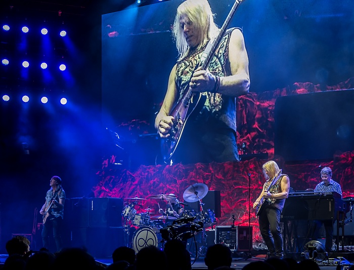 AccorHotels Arena (Palais Omnisports de Paris-Bercy): Deep Purple (+ Monster Truck) Paris