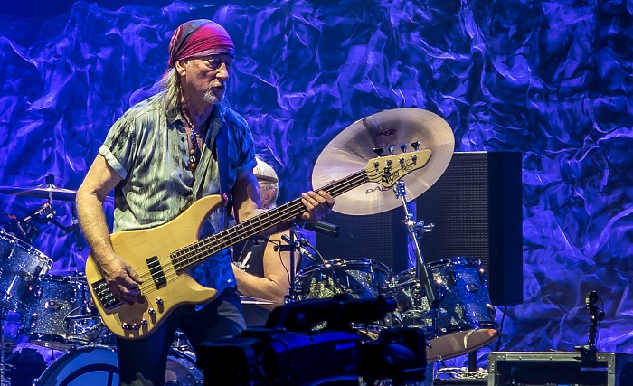 AccorHotels Arena (Palais Omnisports de Paris-Bercy): Deep Purple (+ Monster Truck) Paris Roger Glover