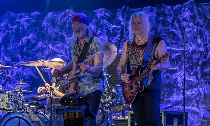 AccorHotels Arena (Palais Omnisports de Paris-Bercy): Deep Purple (+ Monster Truck) Paris Roger Glover, Steve Morse