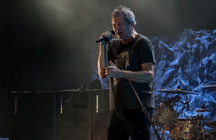 AccorHotels Arena (Palais Omnisports de Paris-Bercy): Deep Purple (+ Monster Truck) Paris Ian Gillan